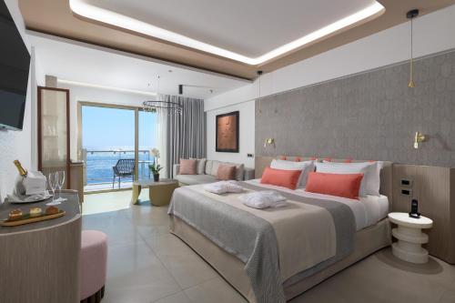 1 queen bed, 1 sofa bed