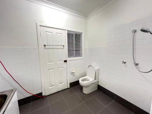 Queen Room in Two Story House - R8 in Dundas Valley