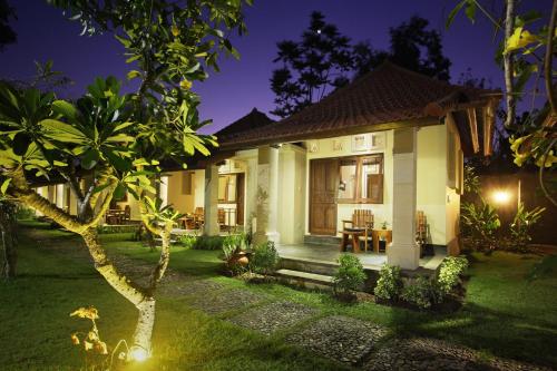 Puri Rinjani Bungalows & Hostel