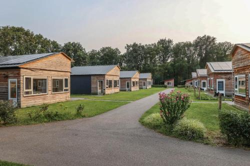 2 bedrooms, 5 beds