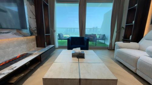 Highend Azure 1BR Sea View and Private Beach with Pool Access, Dubaï (photo 10)