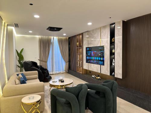 Executive Escape's 2-Bedroom Suite, Massage Chair, Mountain View, F-7