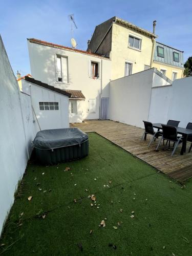Studio Jacuzzi & Private Cinema - Paris south in Le Perreux-sur-Marne