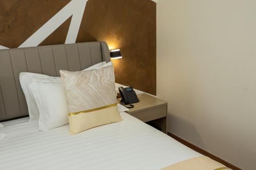 Sky Hotel Tirana - image 4