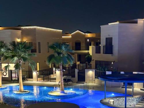 Luxury 3BR Villa with Pool View & Modern Comfort, Dubaï