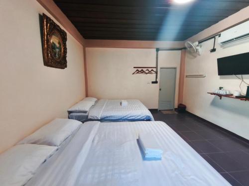 3 king beds
