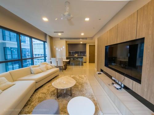 Luxe Spacious 2br Condo Klcc 600mbps Full Furnish, Куала-Лумпур