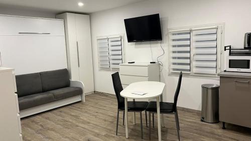 Studio in a local home - Location saisonnière - La Fare-les-Oliviers