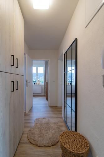 LauterLiebe Stilvolles Apartment I zentral I Bergblick & Einkauf vor der Tür I Stellplatz (LauterLiebe Stilvolles Apartment I zentral I Bergblick & Einkauf vor der Tur I Stellplatz) in Lauter-Bernsbach