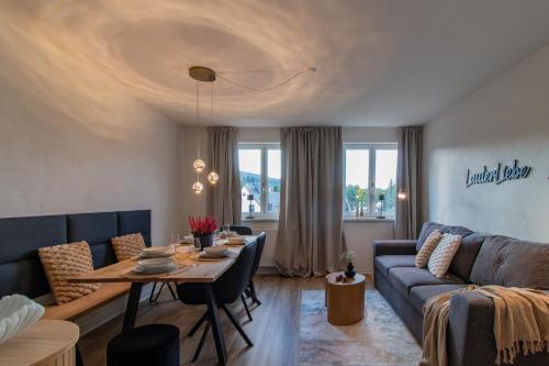 LauterLiebe Stilvolles Apartment I zentral I Bergblick & Einkauf vor der Tür I Stellplatz (LauterLiebe Stilvolles Apartment I zentral I Bergblick & Einkauf vor der Tur I Stellplatz) in Lauter-Bernsbach