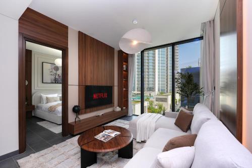 Trophy - Modern 2BR in Crest Tower