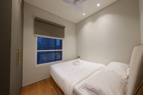 3R2B SkySuites Next to KLCC Twin Tower High Floor - image 3
