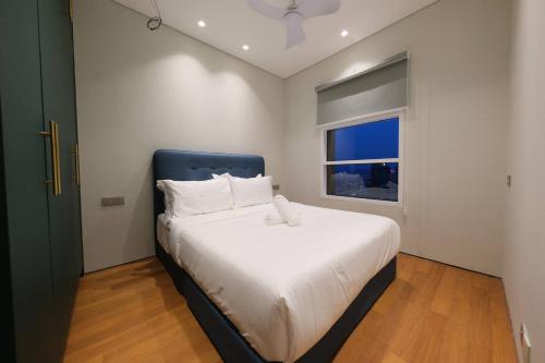 3R2B SkySuites Next to KLCC Twin Tower High Floor - image 13