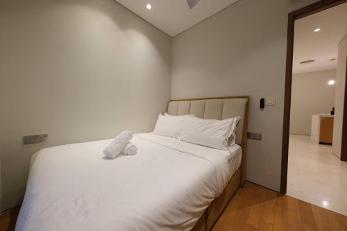 3R2B SkySuites Next to KLCC Twin Tower High Floor - image 10