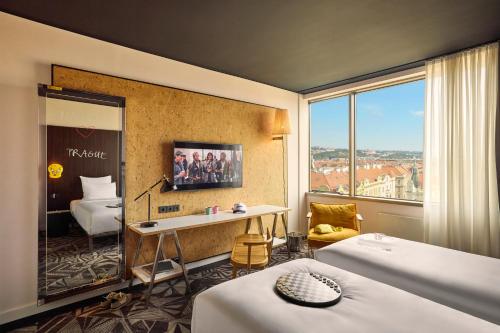 room detail thumbnail 1