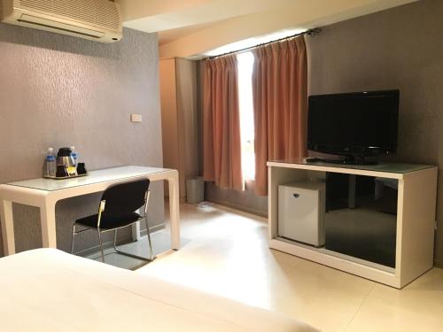 room detail thumbnail 1