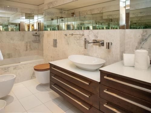 Apartment Chesa Piz Mezdi - St- Moritz By Interhome - Sankt Moritz