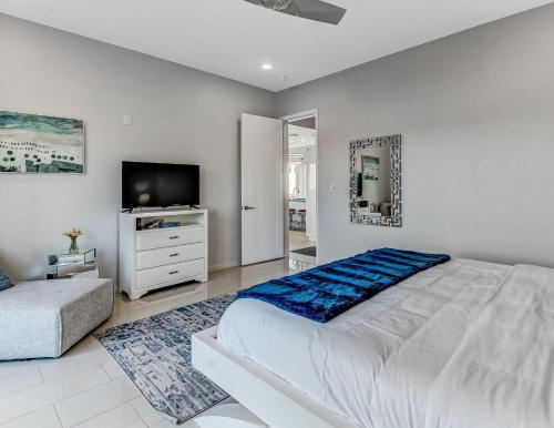 Ocean View Modern - image 6