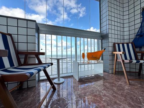 ชายหาด, Vista deslumbrante e elegância frente mar! (Vista deslumbrante e elegancia frente mar!) in วีลาบัลเนียเรีย