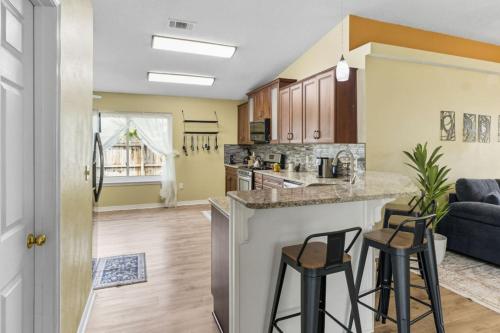 keuken, Family Milton Home with Private Pool in Milton