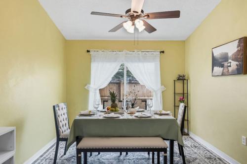 Cozy Beach Retreat w Pool Ping Pong Table in City Center