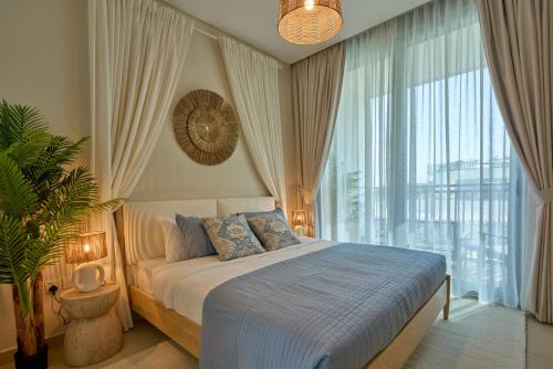 Coastal 1BR with Balcony and Marina Ain Dubai Bluewaters Views - image 5