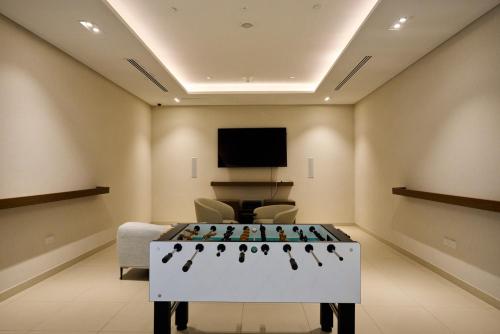 Coastal 1BR with Balcony and Marina Ain Dubai Bluewaters Views - image 2
