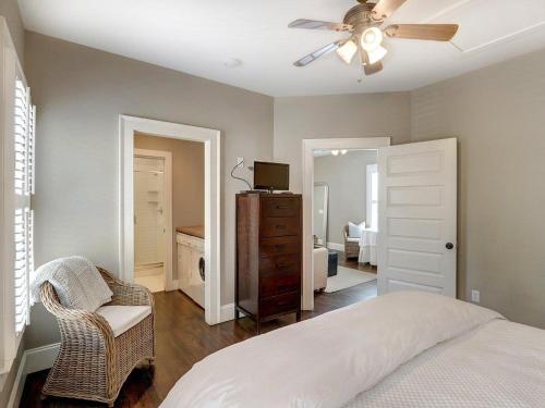 Southern Elegance Carriage House - image 6