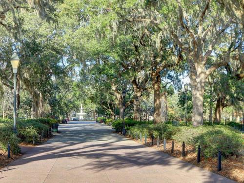 Southern Elegance Carriage House - image 2