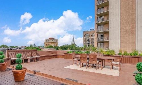 Heated Pool Access Flex Cancelation Penthouse Downtown with Private Rooftop Deck - image 10