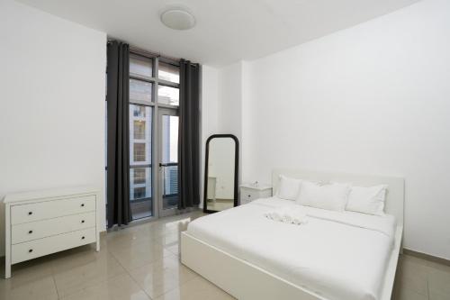 Superb Family Friendly Beach-Front Whole Flat, Great Views, Дубай (фото 2)