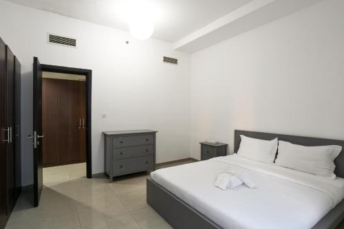 Superb Family Friendly Beach-Front Whole Flat, Great Views, Дубай (фото 4)