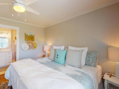 Heated Pool Access Brand New Rental Tybee Beach Bungalow - image 3