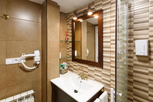 Bathroom, Hotel Villa San Jorge in Azanuy