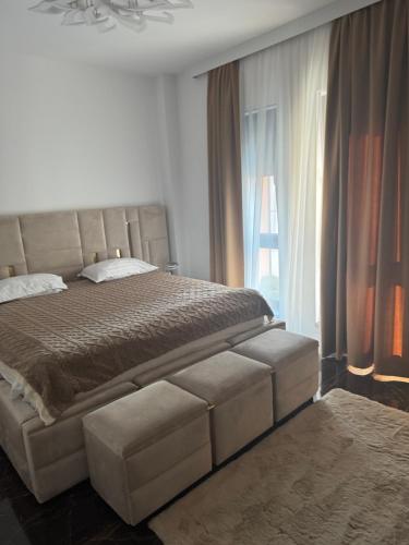 Adela & Robert Home cu piscină și parcare privată