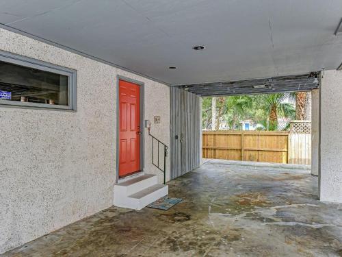 Heated Pool Access Great Outdoor Space Walk to Beach Restaurants Shopping & More! - main image