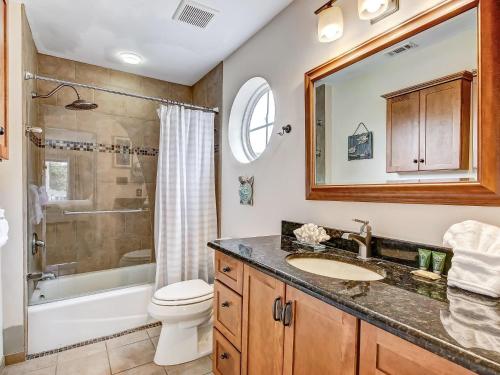 Heated Pool Access Perfectly Located Tybee Condo Short Walk to Beach & More! - image 2
