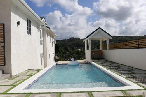 ทัศนียภาพ, Eshae Living - Spacious 2BR with breakfast & pool in เกรท พอนด์