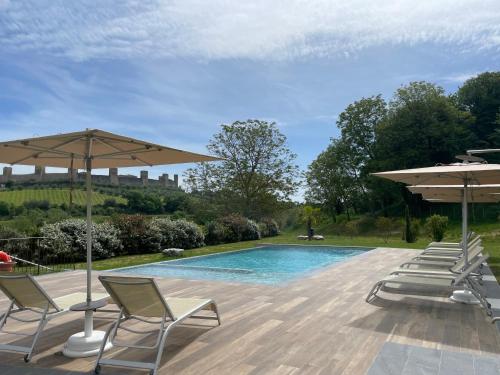 泳池, Monteriggioni Castel Le Torri e Il Borgo in 蒙特利基奧尼