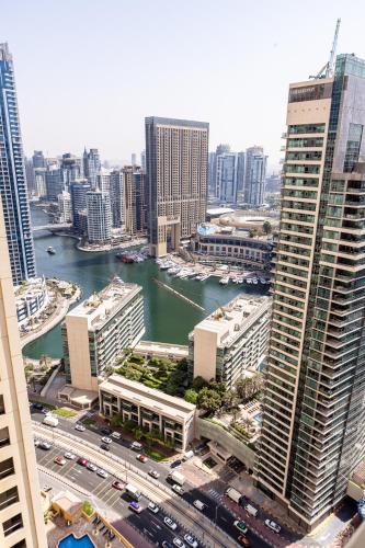 Stylish 2-Bedroom Apartment with Marina View JBR, Дубай (фото 4)