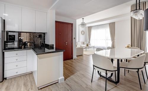 Stylish 2-Bedroom Apartment with Marina View JBR, Дубай (фото 3)