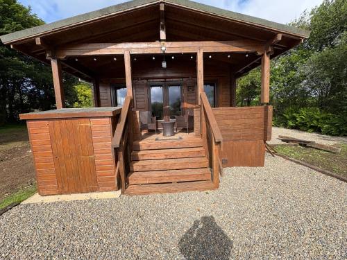 Skats, Brynmeini Lake Lodge in Glandwr