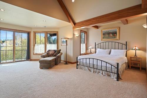 Drake Park Villa-On River-3BR/2.5B - image 2