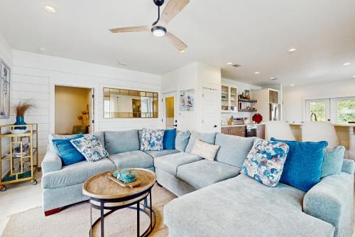 Cactus Cove Hangout – Gulf Shores, AL
