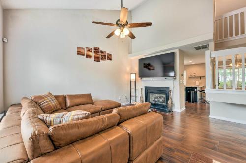 Chic Charlotte Townhome w/ Community Pool – khách sạn tại Henderson Circle
