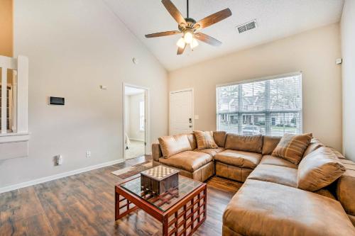 Chic Charlotte Townhome with Community Pool in Charlotte, USA