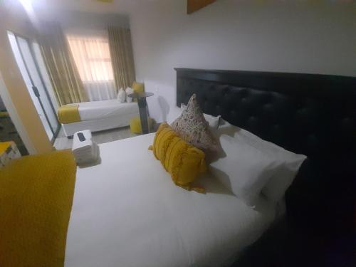 Ts'abi Guest House in โทโลโคเอน