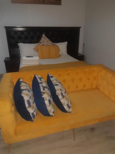 Ts'abi Guest House in โทโลโคเอน