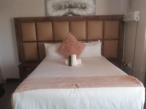 Ts'abi Guest House in โทโลโคเอน