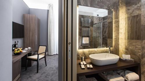 Monti Palace Hotel - image 13